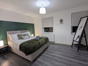 4 bedrooms, desk, iron/ironing board, free WiFi