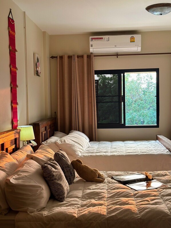 2 habitaciones, caja de seguridad en la habitación y escritorio 