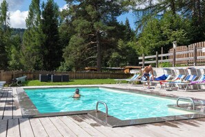 Piscine extérieure (ouverte en saison)
