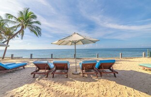 Pantai berhampiran 