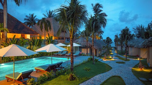 Coco Cottage Beachfront Resort