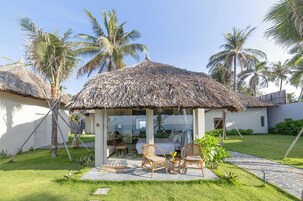 Bungalow, Beach View | 1 bedroom, minibar, in-room safe, desk