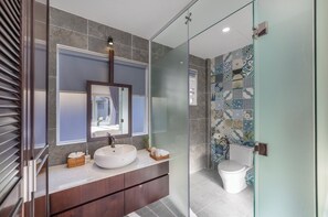 Bungalow | Bathroom - Coco Cottage Beachfront Resort (Phan Thiet)