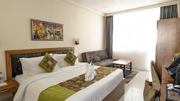 Super Deluxe Room | Bàn, khu vực làm việc phù hợp cho laptop, màn/rèm cản sáng