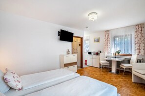 1 bedroom, free WiFi, bed sheets