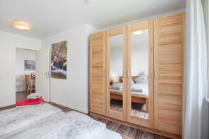 1 bedroom, free WiFi, bed sheets