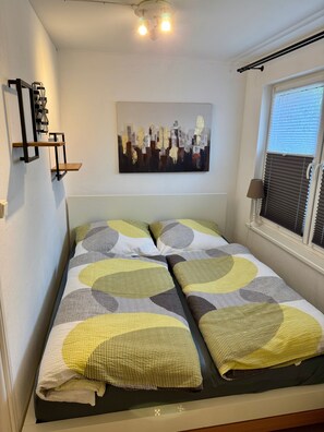 2 bedrooms, bed sheets