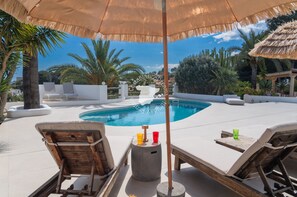 A pool area with lounge chairs, a thatched umbrella, and a view of the pool. - CostaBlancaDreams - Casa Fuente Salvaje in Moraira (Moraira)