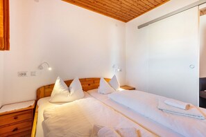 2 chambres, fer et planche à repasser, Wi-Fi gratuit, draps fournis