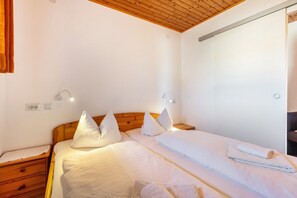 2 chambres, fer et planche à repasser, Wi-Fi gratuit, draps fournis