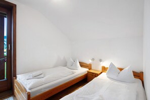 2 bedrooms, iron/ironing board, free WiFi, bed sheets - Haus Kehrwieder Apartment 4 with Private Sunny Balcony, Mountain View, Hochschwarzwald Card, Wi-Fi (Todtnau)