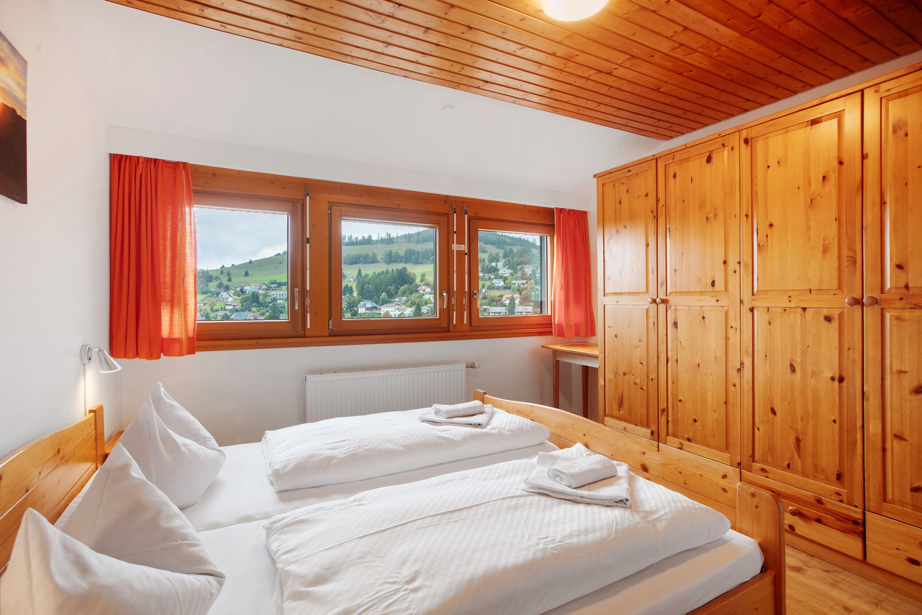 2 dormitorios, tabla de planchar con plancha, wifi gratis y ropa de cama