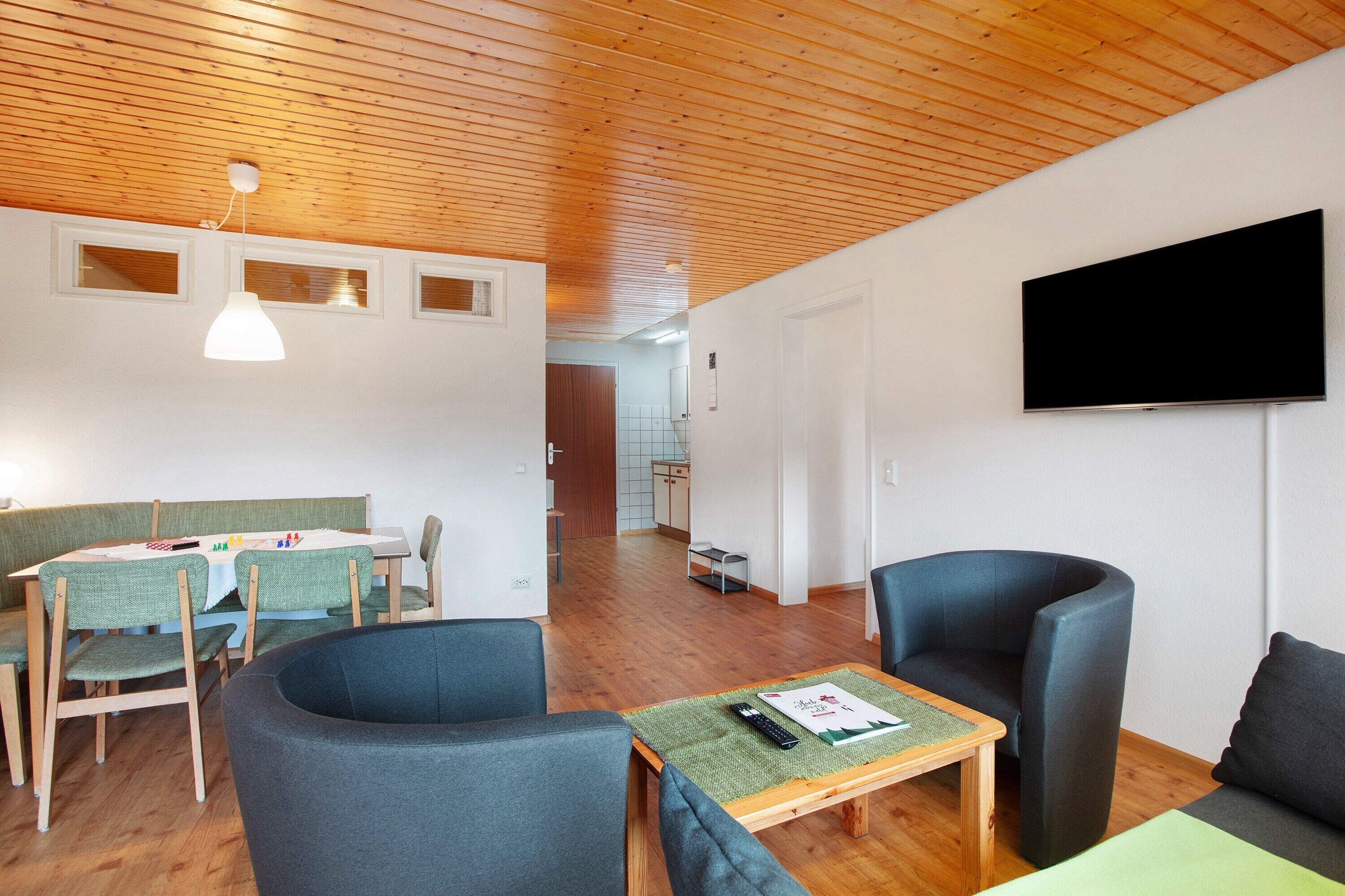 Fernseher, Tischtennisplatte