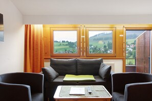 TV, tavolo da ping pong