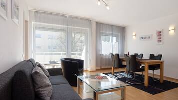 Fernseher, DVD-Player, Stereoanlage