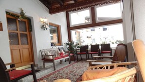 A cozy living room with a wooden bench, chairs, and a patterned rug. - Holiday Home in Holzgau near Snowworld Ski Area (Holzgau)