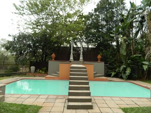 Outdoor pool - Bambelela Lodge (Rustenburg)