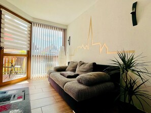 TV, stereo - Apartment 'Morgenrot, 45qm' with Lake View, Balcony and Wi-Fi (Sipplingen)