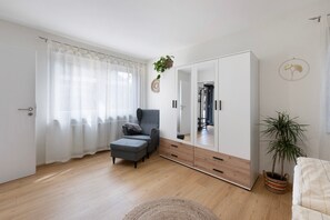 1 bedroom, free WiFi, bed sheets
