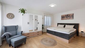 1 bedroom, free WiFi, bed sheets