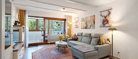 Fernseher, DVD-Player, Tischtennisplatte