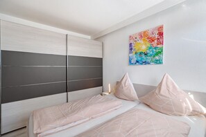 1 slaapkamer, een strijkplank/strijkijzer, gratis wifi