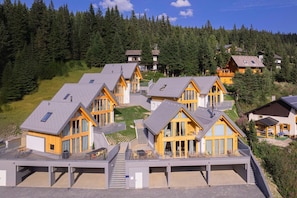 Exterior - Romantic Alpine Chalet for Two (Lachtal)