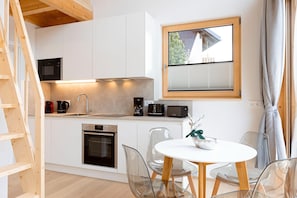 Fridge, microwave, oven, stovetop - Romantic Alpine Chalet for Two (Lachtal)