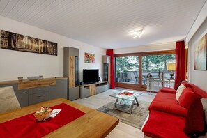 TV, table tennis, stereo
