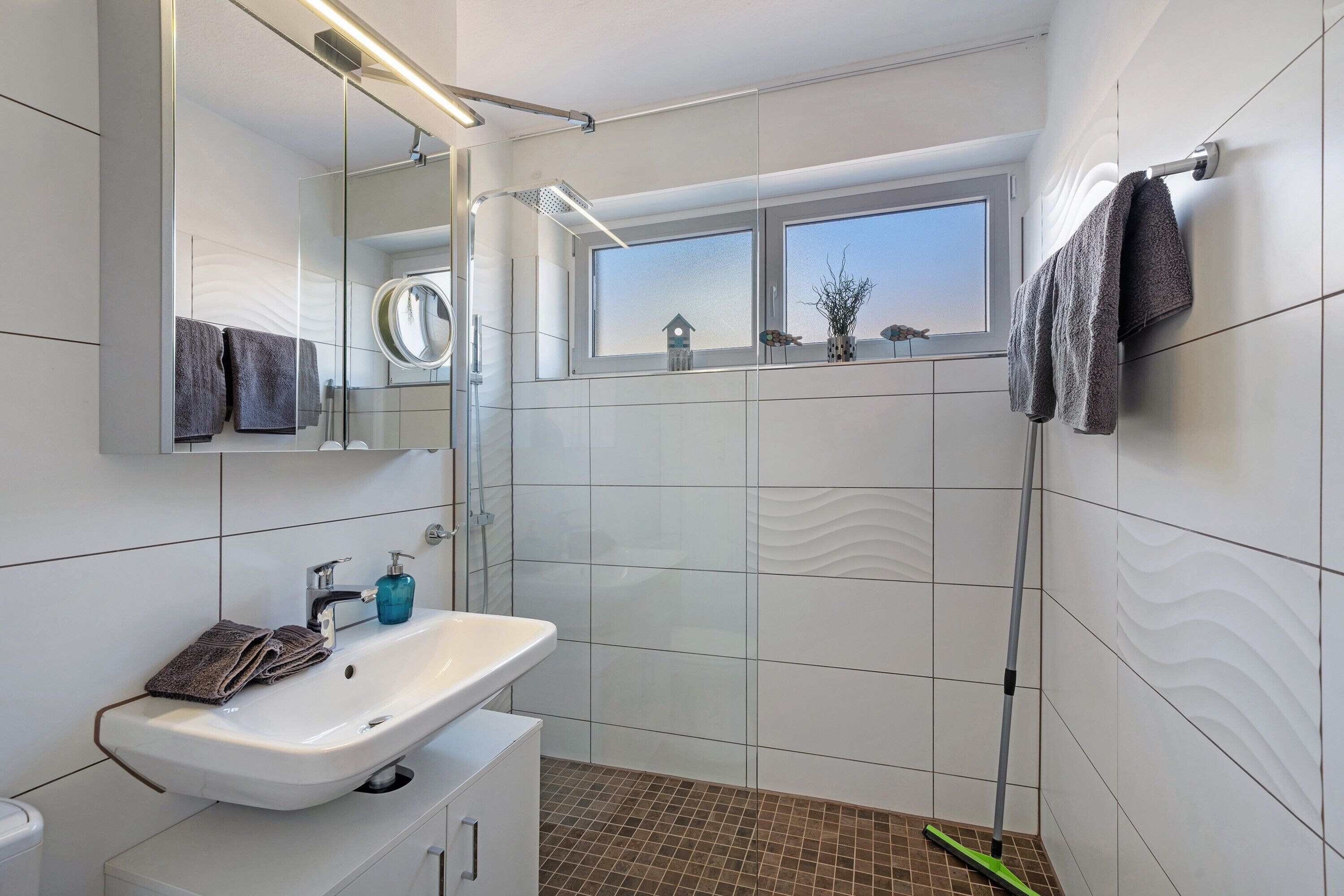 Shower, towels