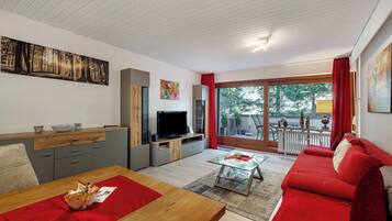 TV, table tennis, stereo