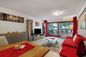 Fernseher, Tischtennisplatte, Stereoanlage