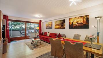 TV, table tennis, stereo