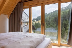 3 bedrooms, Internet