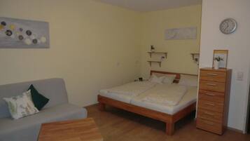 Bügeleisen/Bügelbrett, kostenloses WLAN, Bettwäsche