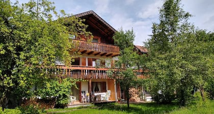 Ferienwohnung 'Bergjuchzga' mit Gemeinschaftsterrasse, Gemeinschaftsgarten und Wi-Fi