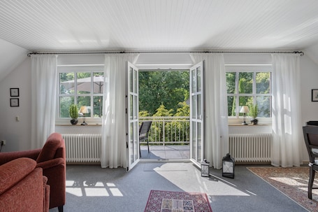 TV. Apartment 'Ferienwohnung Riedel' with Balcony and Wi-Fi