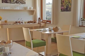 Dining - Pension Elisabeth Single Room No. 1 – Breakfast Included (Todtnau)