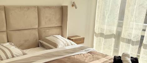 1 chambre, bureau, fer et planche à repasser, Wi-Fi