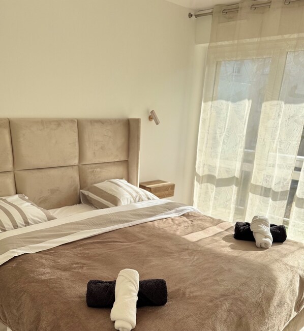 1 bedroom, desk, iron/ironing board, WiFi