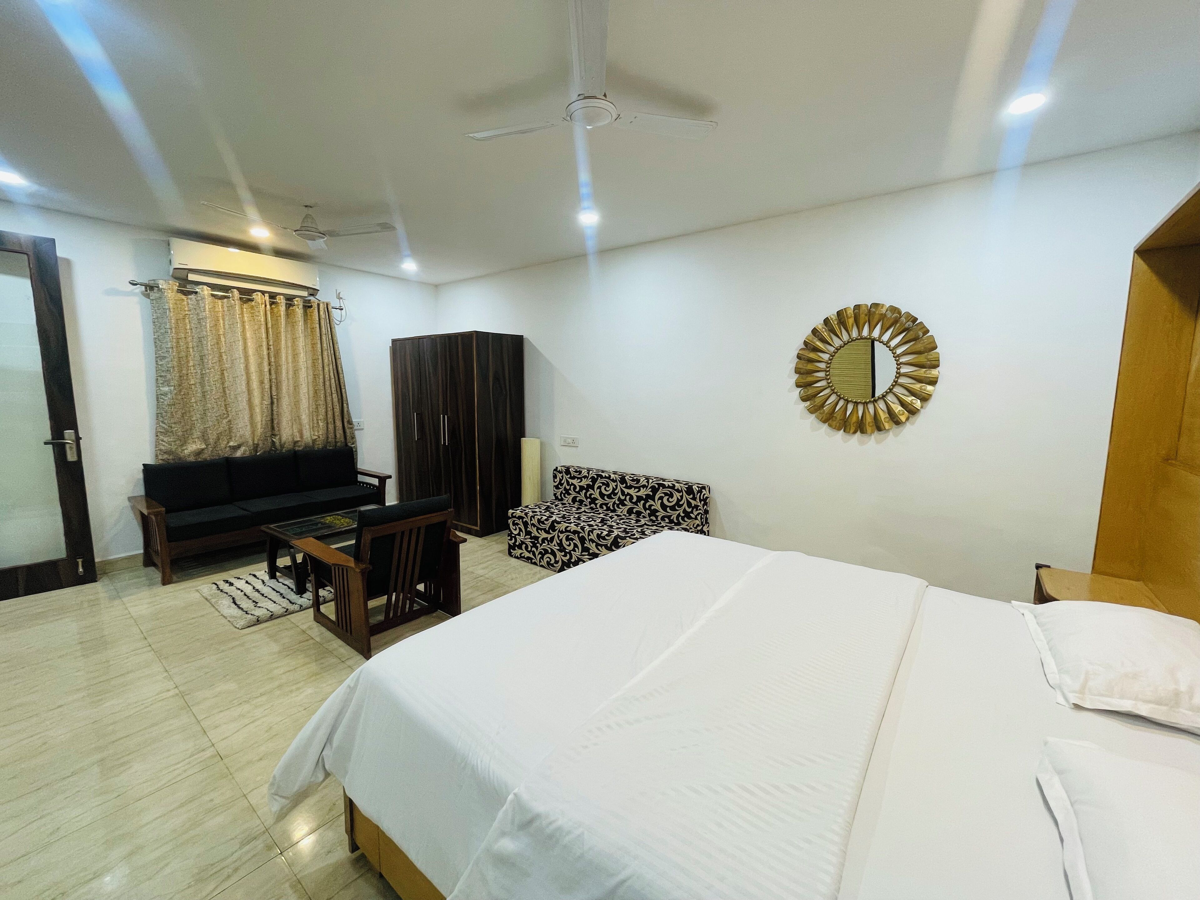 3 habitaciones, tabla de planchar con plancha, wifi y ropa de cama 