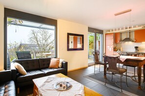 TV, stereo - Apartment 'Anke' with Private Terrace, Balcony and Wi-Fi (Staufen im Breisgau)