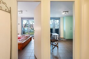 2 bedrooms, iron/ironing board, free WiFi, bed sheets - Apartment 'Anke' with Private Terrace, Balcony and Wi-Fi (Staufen im Breisgau)