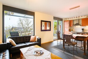 TV, stereo - Apartment 'Anke' with Private Terrace, Balcony and Wi-Fi (Staufen im Breisgau)