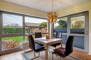 Dining - Apartment 'Frölich' with Private Terrace, Garden and Wi-Fi (Staufen im Breisgau)