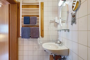 Ducha, secador de pelo, toallas