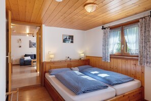 2 室のベッドルーム、WiFi (無料)、ベッドシーツ