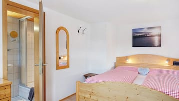 1 bedroom, free WiFi, bed sheets
