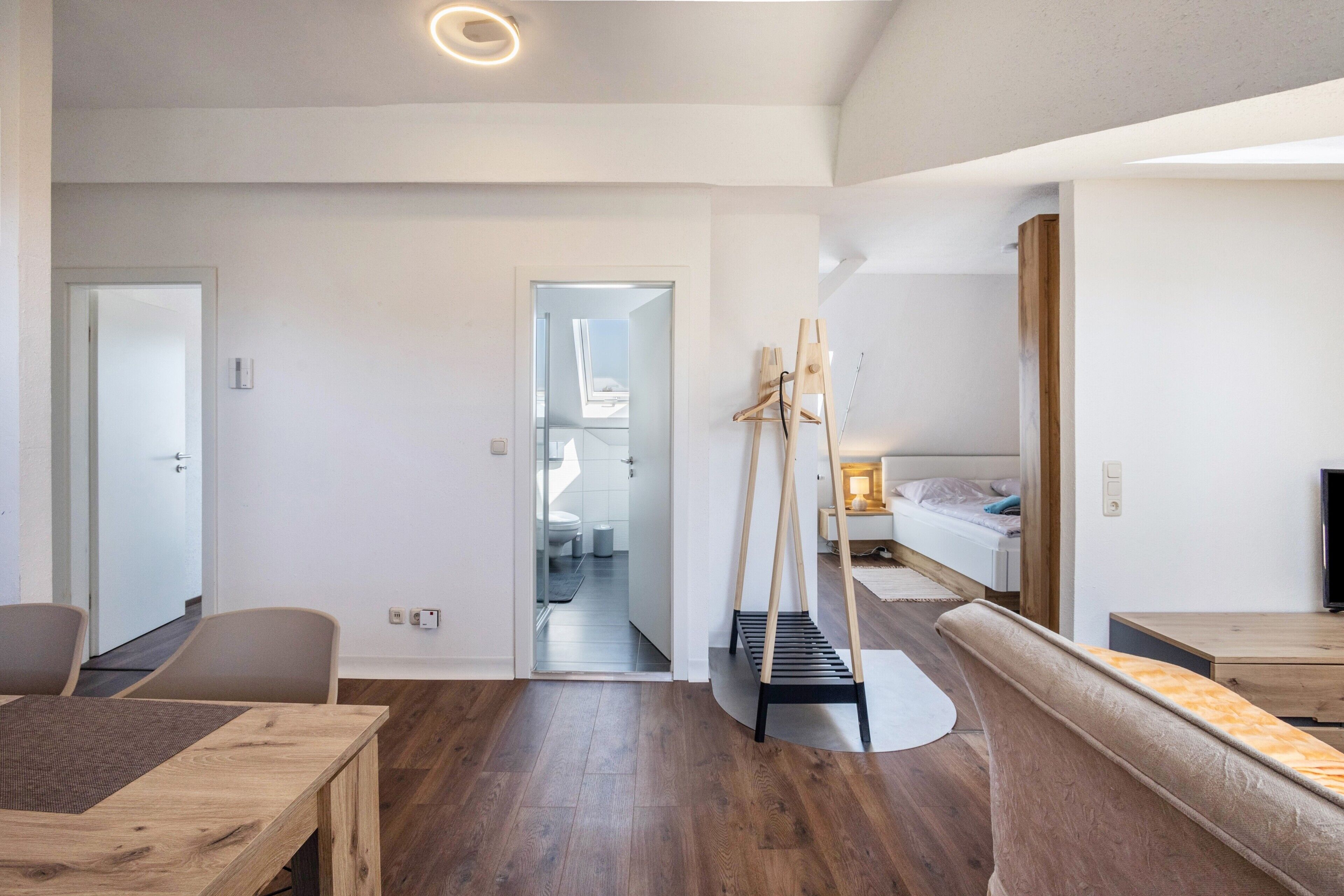 2 habitaciones, tabla de planchar con plancha y wifi gratis 