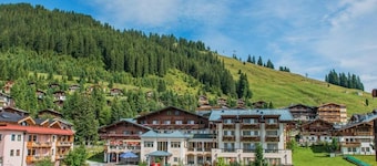 Chalet in Hohe Tauern with Panoramic Views